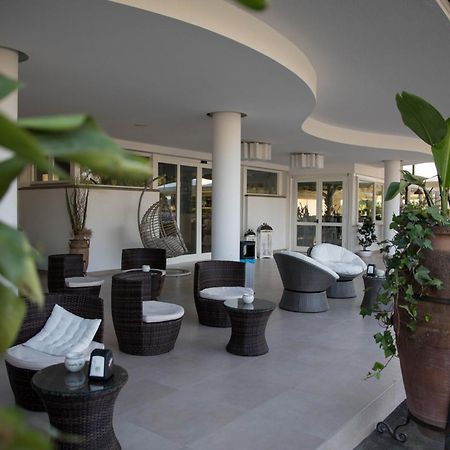Love & Fama Hotel Sabaudia Exteriör bild